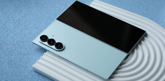 Penampakan Samsung Galaxy Z Fold 7 Warna Mint Khusus Online