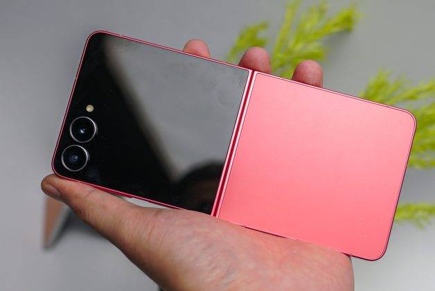 Mengenggam Samsung Galaxy Z Flip 7, Lebih Ramping, Lebih Lebar, Lebih Baik dari Sebelumnya