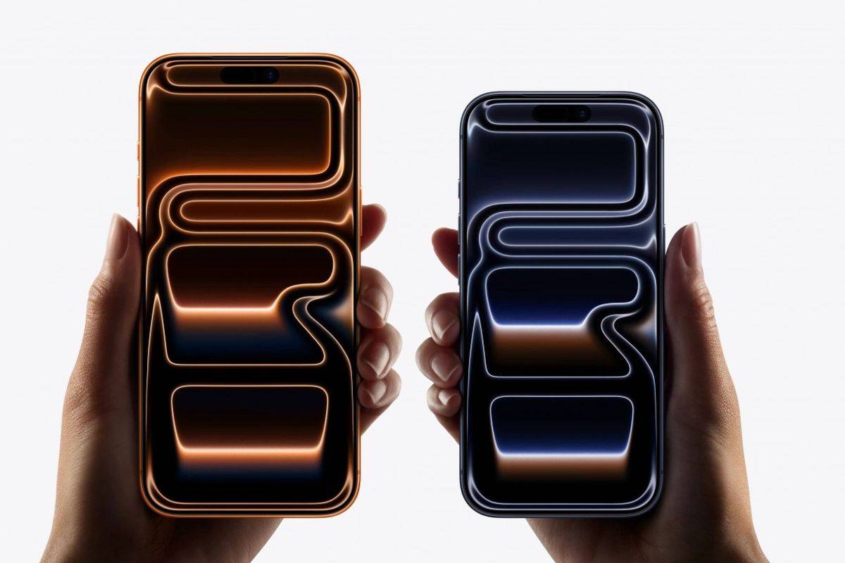 Layar iPhone 17 Pro Max (kiri), iPhone 17 Pro (kanan).