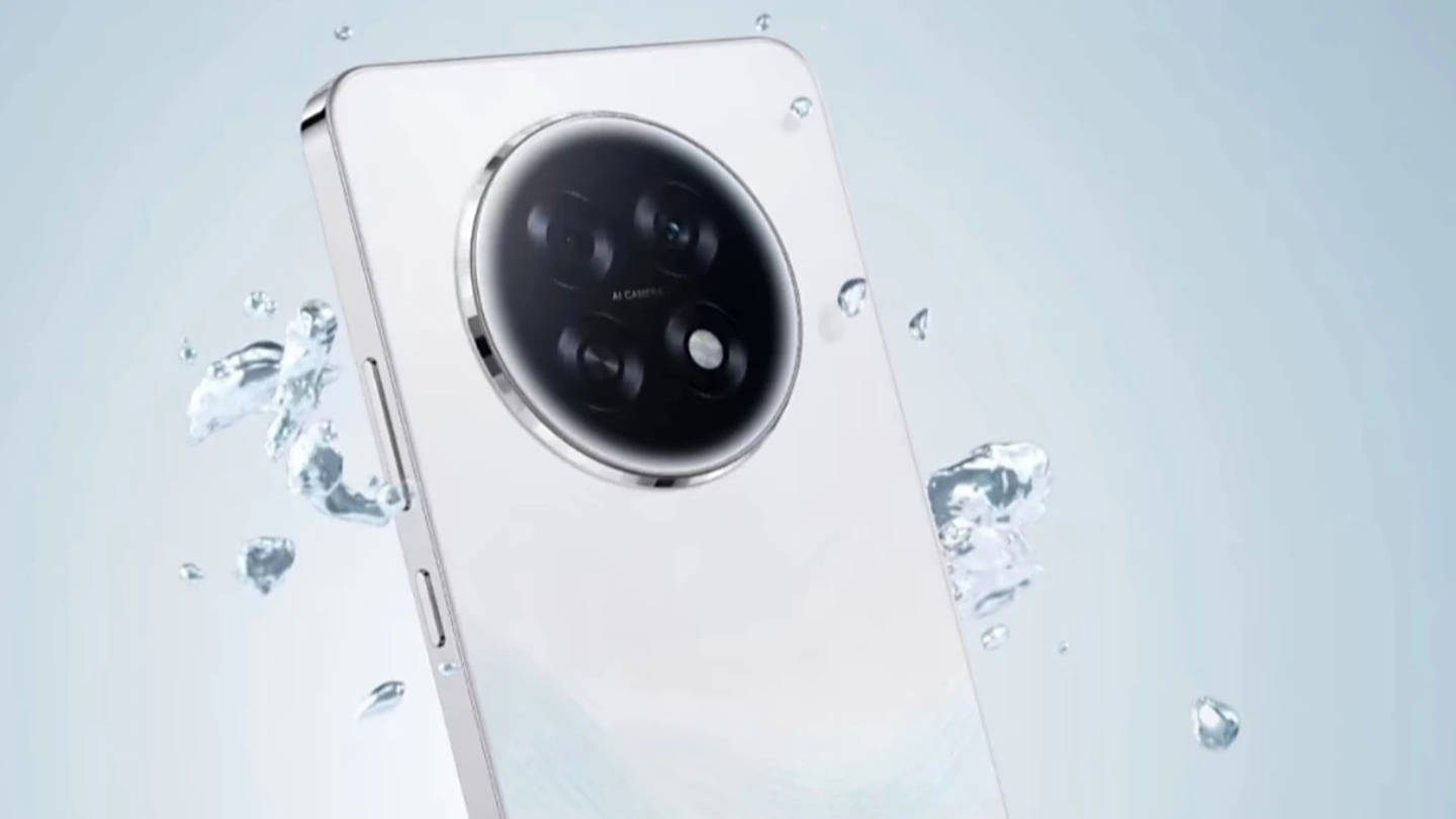 Oppo A6 Max tersertifikasi IP68 dan IP69, tahan menyemplung di air.