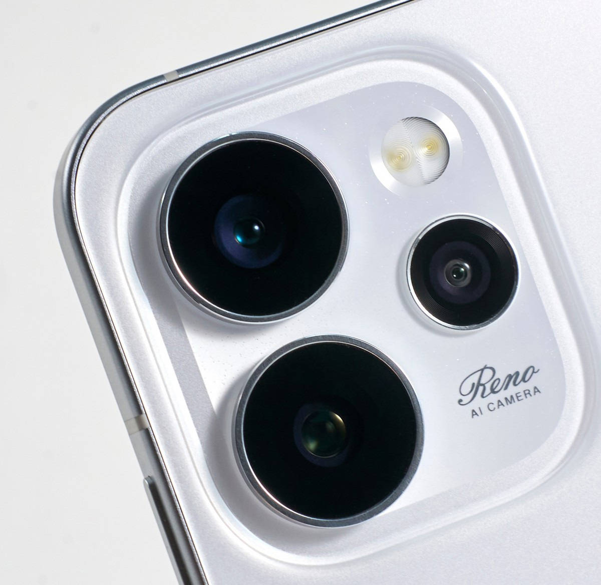 Oppo Pamer Teaser Reno 15, Meluncur Minggu Depan