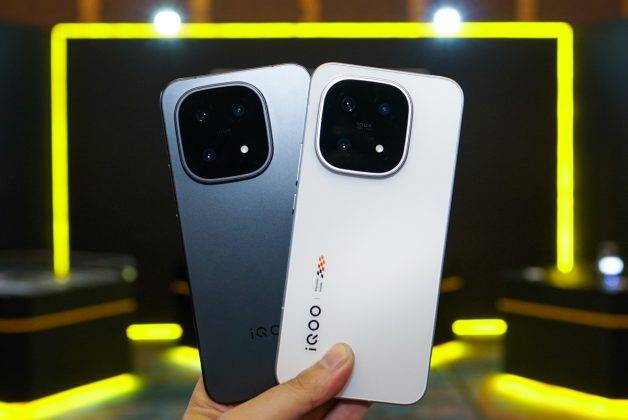 Menggenggam iQoo 15, HP Snapdragon 8 Elite Gen 5 Pertama di RI