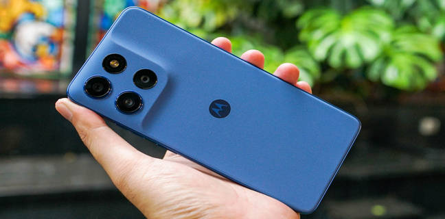 Menggenggam Motorola Moto G57 Power, HP Snapdragon 6S Gen 4 Pertama