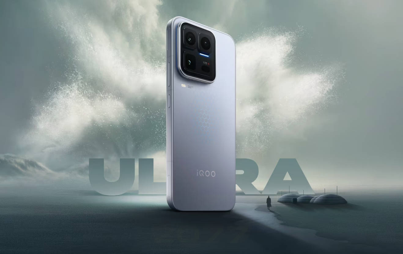 iQoo 15 Ultra varian Silver.