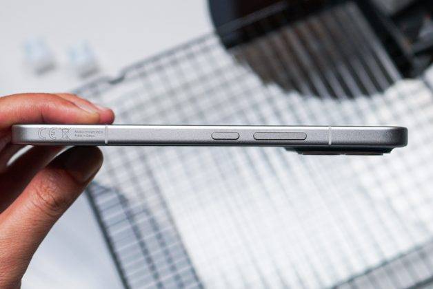 Menggenggam Poco F8 Ultra, HP Termahal dari Poco