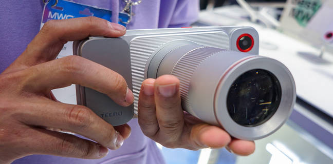 Menjajal HP Modular Tecno di MWC 2026, Kameranya Bisa Diganti-ganti