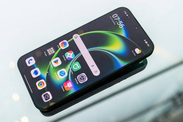 Menggenggam Xiaomi 17 Ultra, Flagship Terbaru Berkamera Zoom Leica