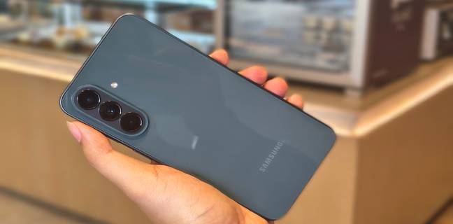 Hands-on Samsung Galaxy A37 5G: Bodi Lebih Tangguh, AI Makin Canggih Hands-on Samsung Galaxy A37 5G: Bodi Lebih Tangguh, AI Makin Canggih