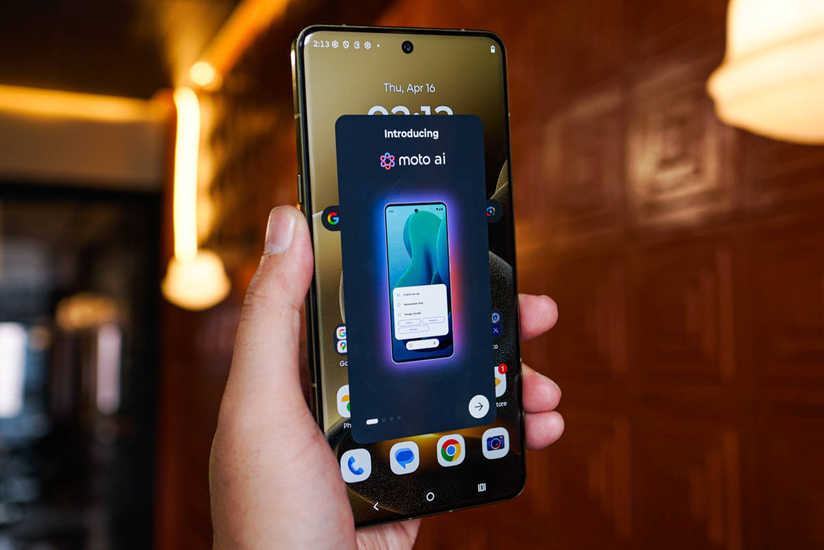 Menggenggam Motorola Signature, HP Flagship Ramping Berkamera Mumpuni