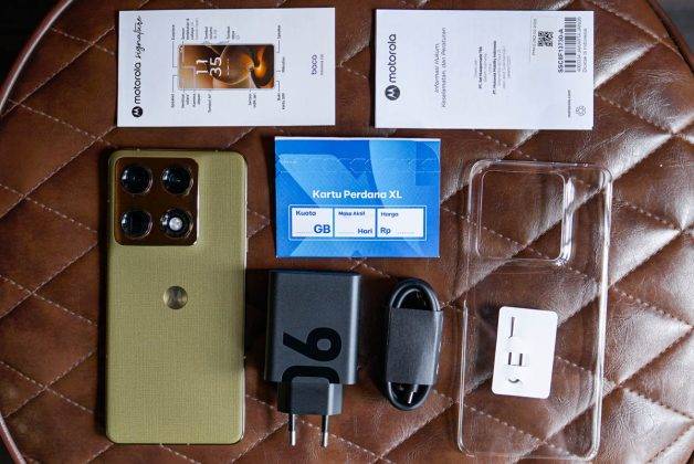 Menggenggam Motorola Signature, HP Flagship Ramping Berkamera Mumpuni