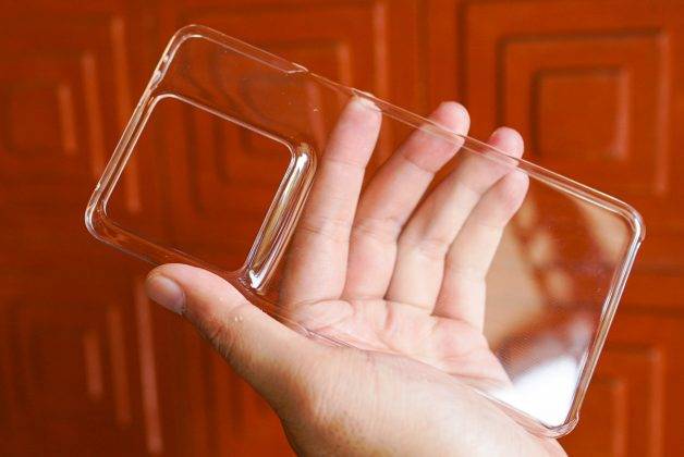 Menggenggam Motorola Signature, HP Flagship Ramping Berkamera Mumpuni