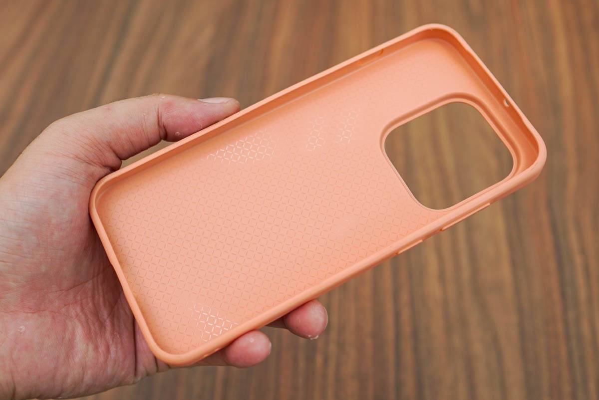 Casing Oppo Find X9s.