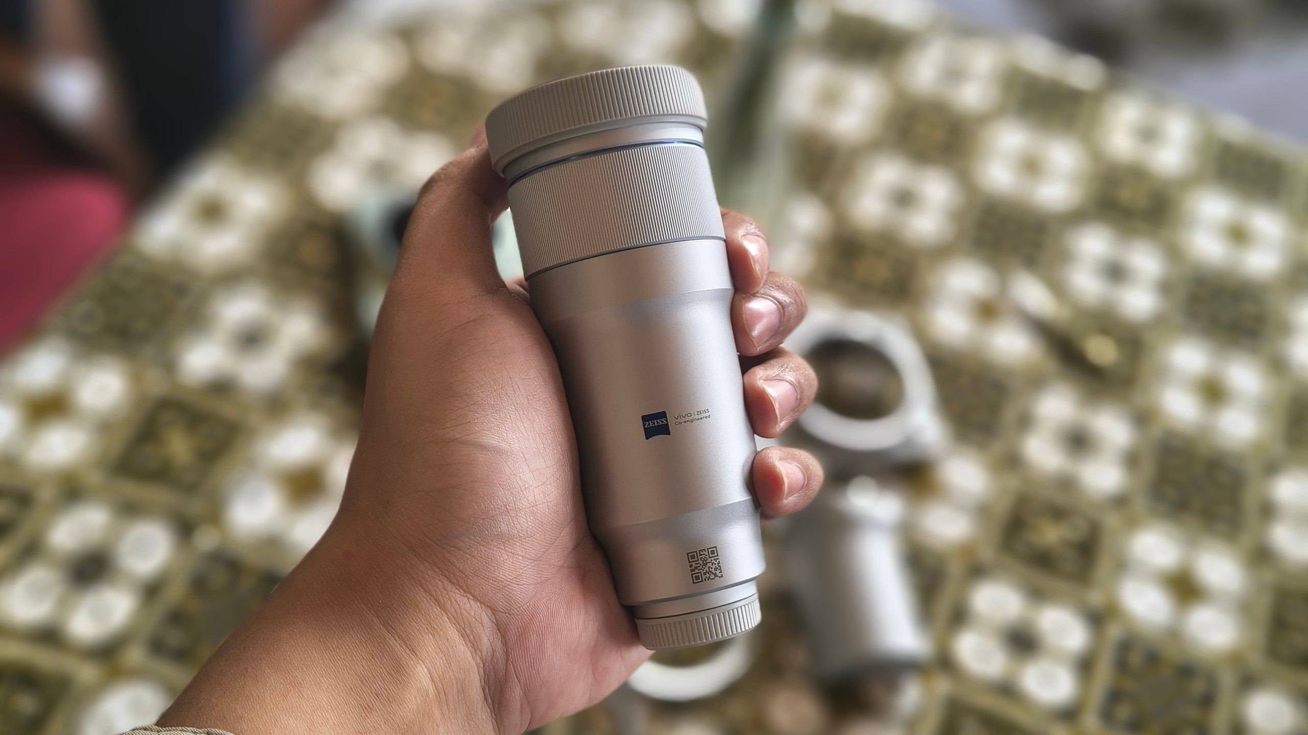 Teleconverter kit 400 mm, dapat menjangkau zoom optis 17x.