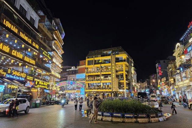 Nightography Samsung Galaxy S26 Ultra: Foto Gemerlap Malam di Kota Pegunungan Sapa, Vietnam
