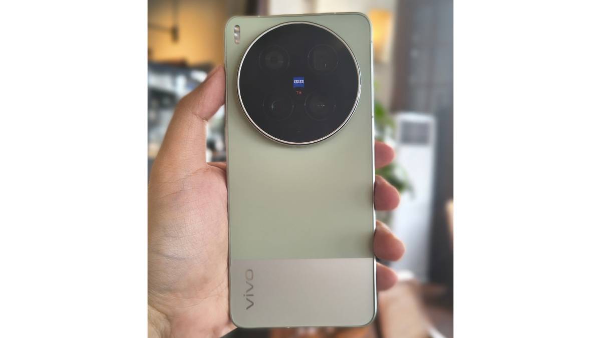 Bodi belakang Vivo X300 Ultra.