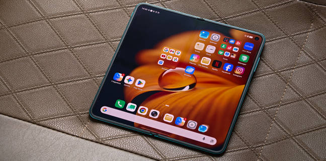 Menggenggam Vivo XFold 6, HP Lipat Berkamera Zeiss 200 MP