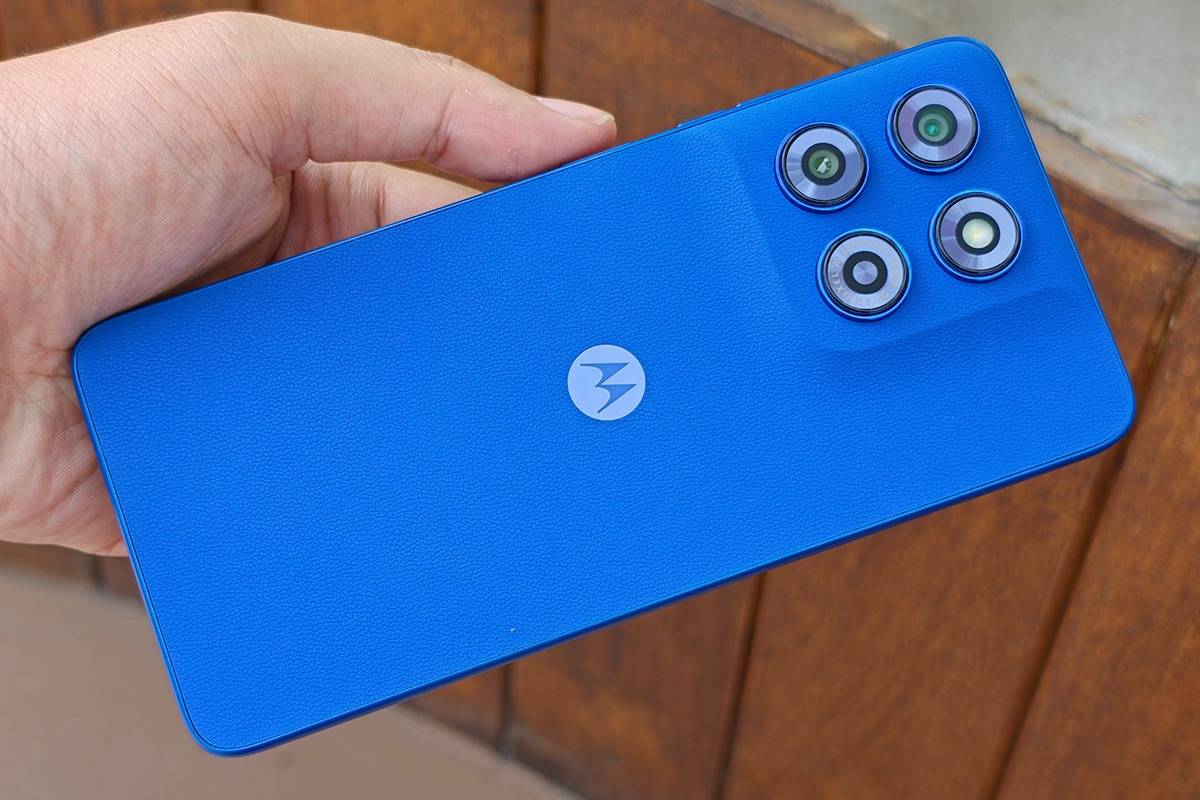 Moto G37 varian warna Nautical Blue.