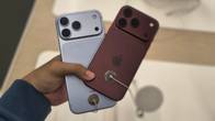 Menggenggam iPhone 18 Pro dan Pro Max, Begini Tampilannya Related Article