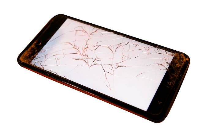 https://static.hub.91mobiles.com/multisite/wp-content/uploads/sites/7/2016/09/smartphone-with-cracked-screen.jpg