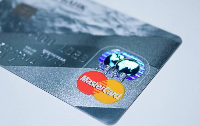 https://static.hub.91mobiles.com/multisite/wp-content/uploads/sites/7/2016/10/plastic-card-1647376_1280.jpg