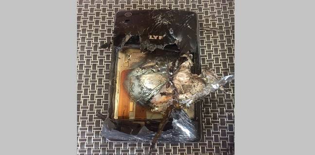 रिलायंस लाइफ ब्रांड का फोन फटा, कंपनी ने ली संज्ञान