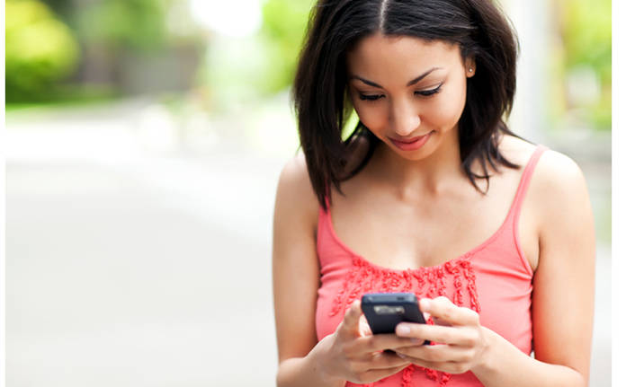 https://static.hub.91mobiles.com/multisite/wp-content/uploads/sites/7/2017/03/girl-with-phone-indian.jpg