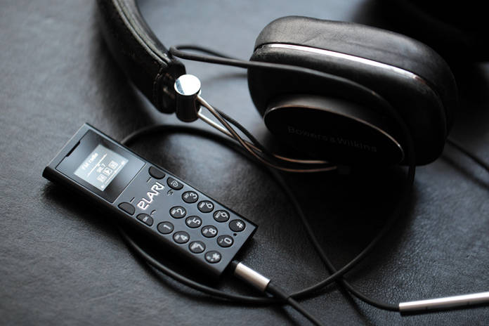 https://static.hub.91mobiles.com/multisite/wp-content/uploads/sites/7/2017/07/smallest-gsm-phone.jpg