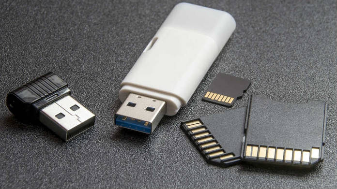 https://static.hub.91mobiles.com/multisite/wp-content/uploads/sites/7/2017/10/Memory-Card-and-pen-drive.jpg