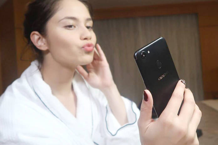 https://static.hub.91mobiles.com/multisite/wp-content/uploads/sites/7/2017/10/oppo-F5-2.jpg