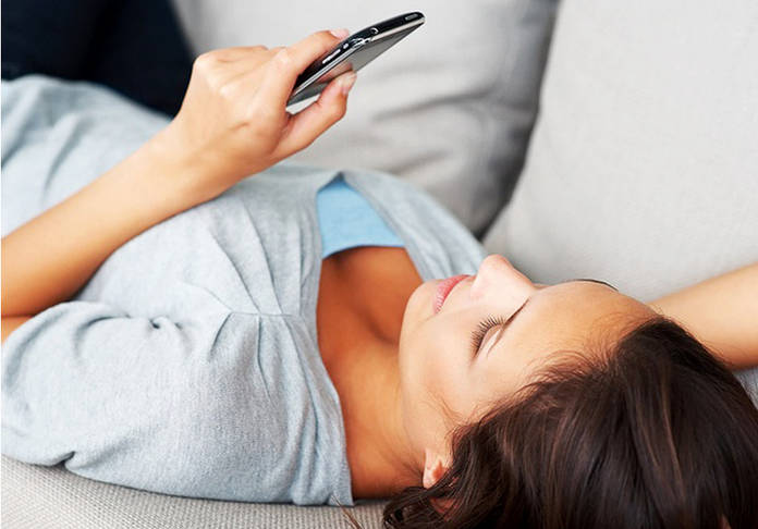 https://static.hub.91mobiles.com/multisite/wp-content/uploads/sites/7/2017/11/girl-with-phone-indian-7.jpg
