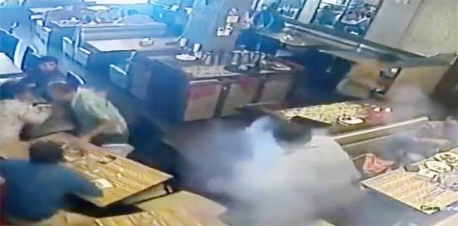 सैमसंग नोट में हुआ ब्लास्ट, मुंबई रेस्टोरेंट में मची भगदड़