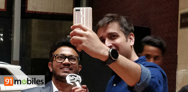 रियलमी के सीईओ से हुई गलती, लॉन्च से पहले ही उजागर हो गई रियलमी यू1 की लुक Realme U1 exclusive image rear panel dual camera design specifications in hindi