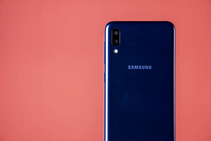 https://static.hub.91mobiles.com/multisite/wp-content/uploads/sites/7/2019/02/Samsung-Galaxy-M10-Back-1.jpg