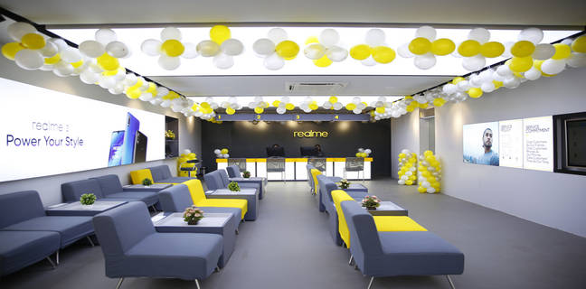 रियलमी ने भारत में खोला पहला एक्सक्लूसिव सर्विस सेंटर, कंपनी करेगी 100 करोड़ का निवेश Realme open first Exclusive Service Centre will do 100 crore investment in india