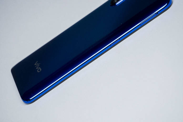 https://static.hub.91mobiles.com/multisite/wp-content/uploads/sites/7/2019/03/Vivo-V15-Pro-Side.jpg