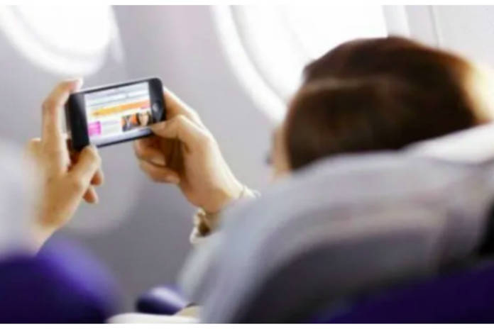https://static.hub.91mobiles.com/multisite/wp-content/uploads/sites/7/2019/04/Mobile-Phone-use-in-Flight.jpg