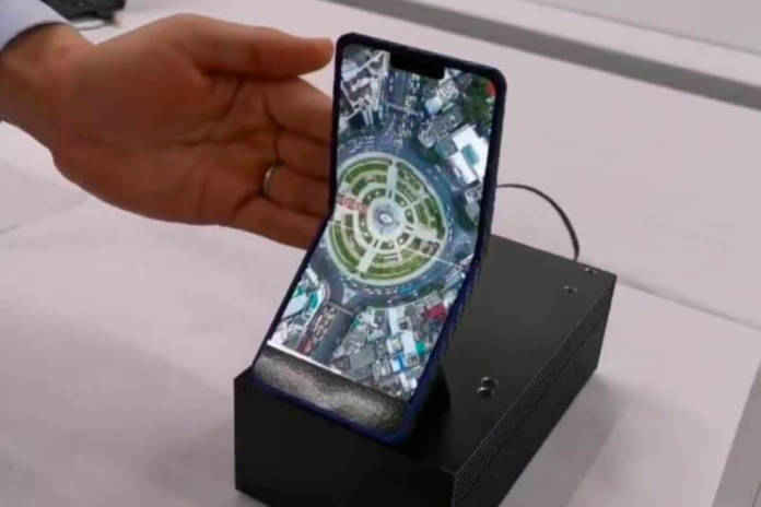 https://static.hub.91mobiles.com/multisite/wp-content/uploads/sites/7/2019/04/Sharp-Foldable-phone.jpg