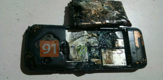 जियो फोन की बैटरी हुई क्षतिग्रस्त, कंपनी ने की तुरंत कार्रवाई