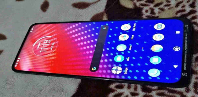 पॉप-अप सेल्फी कैमरे के साथ जल्द आएगा Motorola का नया स्मार्टफोन