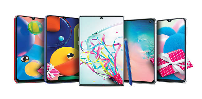 Galaxy स्मार्टफोंस ने भारत में पूरे किए 10 साल, Samsung दे रही है स्मार्टफोंस पर भारी डिस्काउंट और 14,000 तक का बेनिफिट know why android smartphone is better than apple iphone reasons in hindi