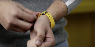 Realme भी ला रहा है स्मार्टवॉच और फिटनेस बैंड, बदलेगा बाजार की सूरत realme smartwatch RMA183 listed on bis fitness band to launch in india madhav seth teased