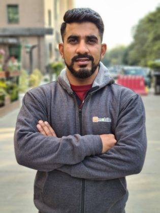 Redmi Note 7 Pro fire blast in gurugram Xiaomi gave new phone and bag to user to dismiss the case