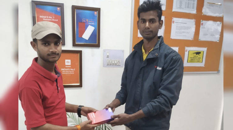 xiaomi redmi note 7 pro blast in gurugram meet the user get new smartphone and bag