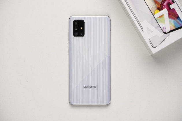 Samsung Galaxy A71 vs Vivo V19 comparison camera battery display design processor performance review in hindi