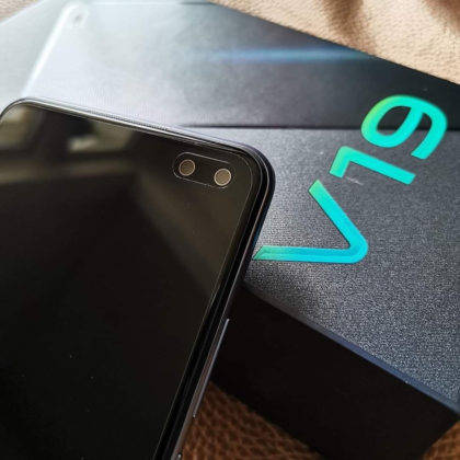 Samsung Galaxy A71 vs Vivo V19 comparison camera battery display design processor performance review in hindi