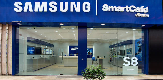 Samsung के फोन अब रिटेल स्टोर पर भी हो सकेंगे ऑनलाईन बुक, घर पर होगी डिलीवरी, कंपनी ने की यह बड़ी शुरूआत Samsung Galaxy M01 vs realme narzo 10a comparison review of specifications price sale battery ram camera processor