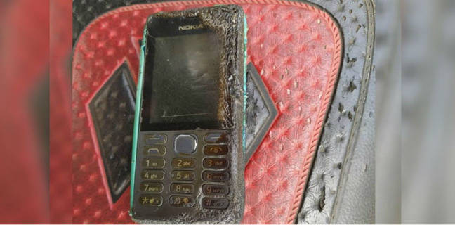 Nokia के फोन में हुआ ब्लास्ट, आप बिल्कुल न करें ये गलती