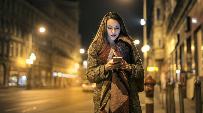 https://static.hub.91mobiles.com/multisite/wp-content/uploads/sites/7/2020/12/Phone-in-winter-1.jpg