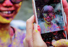 होली के हुड़दंग में अपने फोन को कैसे रखें सुरक्षित, रंग और पानी से बचाएगी ये आसान सी ट्रिक्स how-to-protect-and-save-smartphone-in-holi