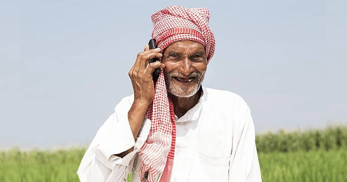 https://static.hub.91mobiles.com/multisite/wp-content/uploads/sites/7/2021/08/Old-Indian-Using-Phone.jpg